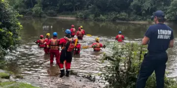Rescue workers got into the Thames River around 9 a.m. E.T. London officials requested help from search and rescue units from the Ontario Provincial Police and other municipal forces. (Kendra Seguin/ CBC News)