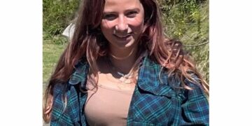 Photo of missing girl Kay Dee, 14, from Kitchener, Ontario