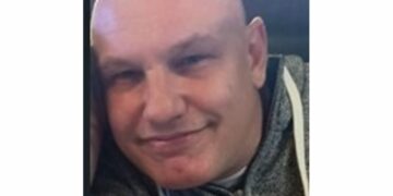 Photo of missing person Leslie, 48, from Toronto, Ontario