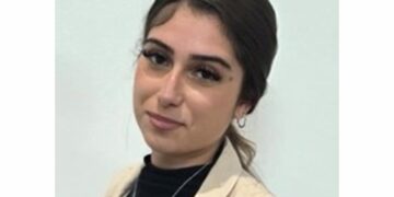 Photo of missing youth Mia, 15, from Toronto, Ontario